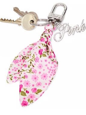PINK
SCARF KEYCHAIN CHARM